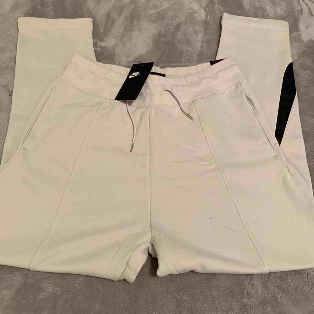 Nike BRAND NEW Women’s Training Sweatpant
